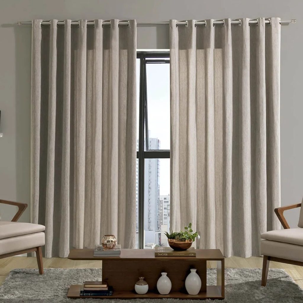 A imagem mostra um exemplo do uso de cortina para sala.